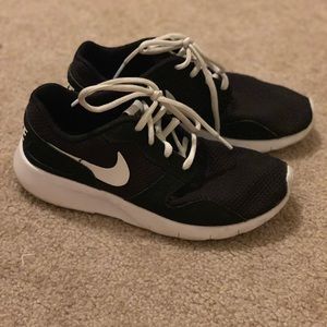 Nike shoes 5y